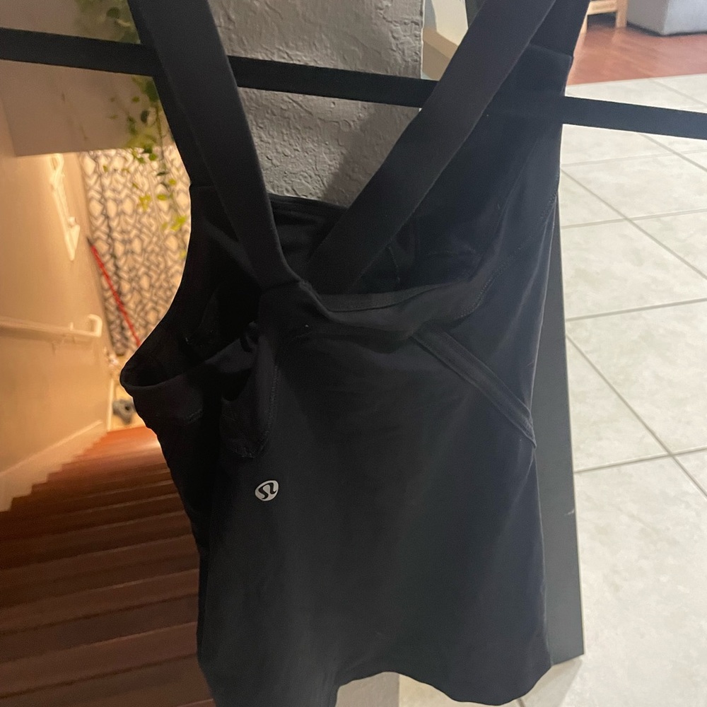 Lululemon workout too size small